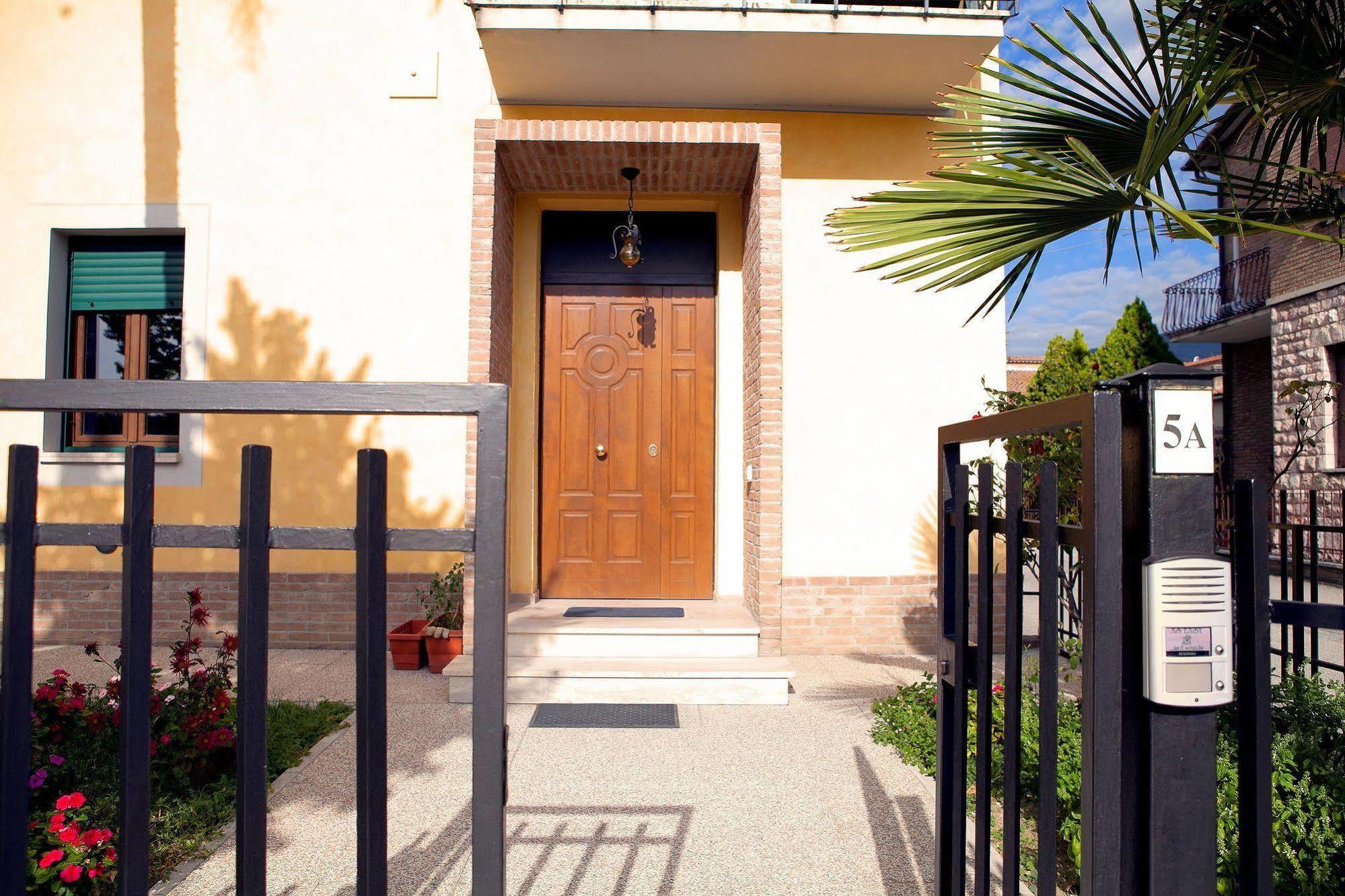 As Easy Apartment Assisi Luaran gambar